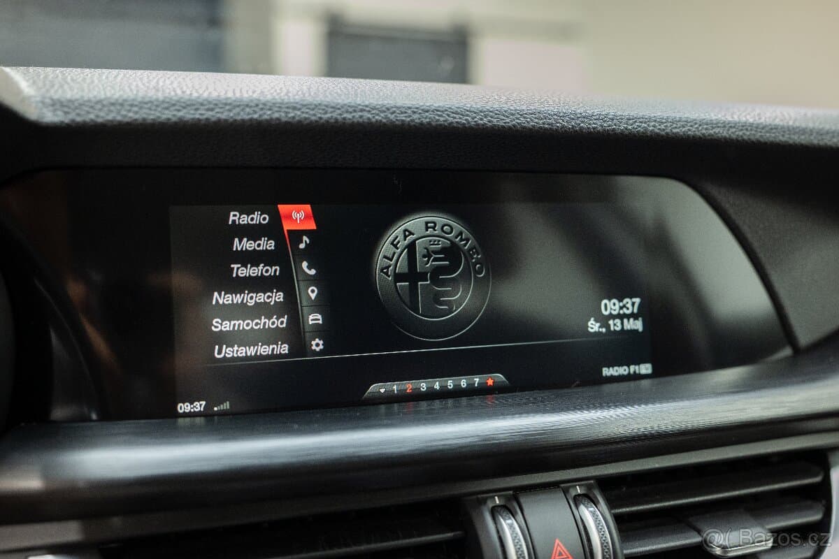 2017 Alfa Romeo STELVIO - 18