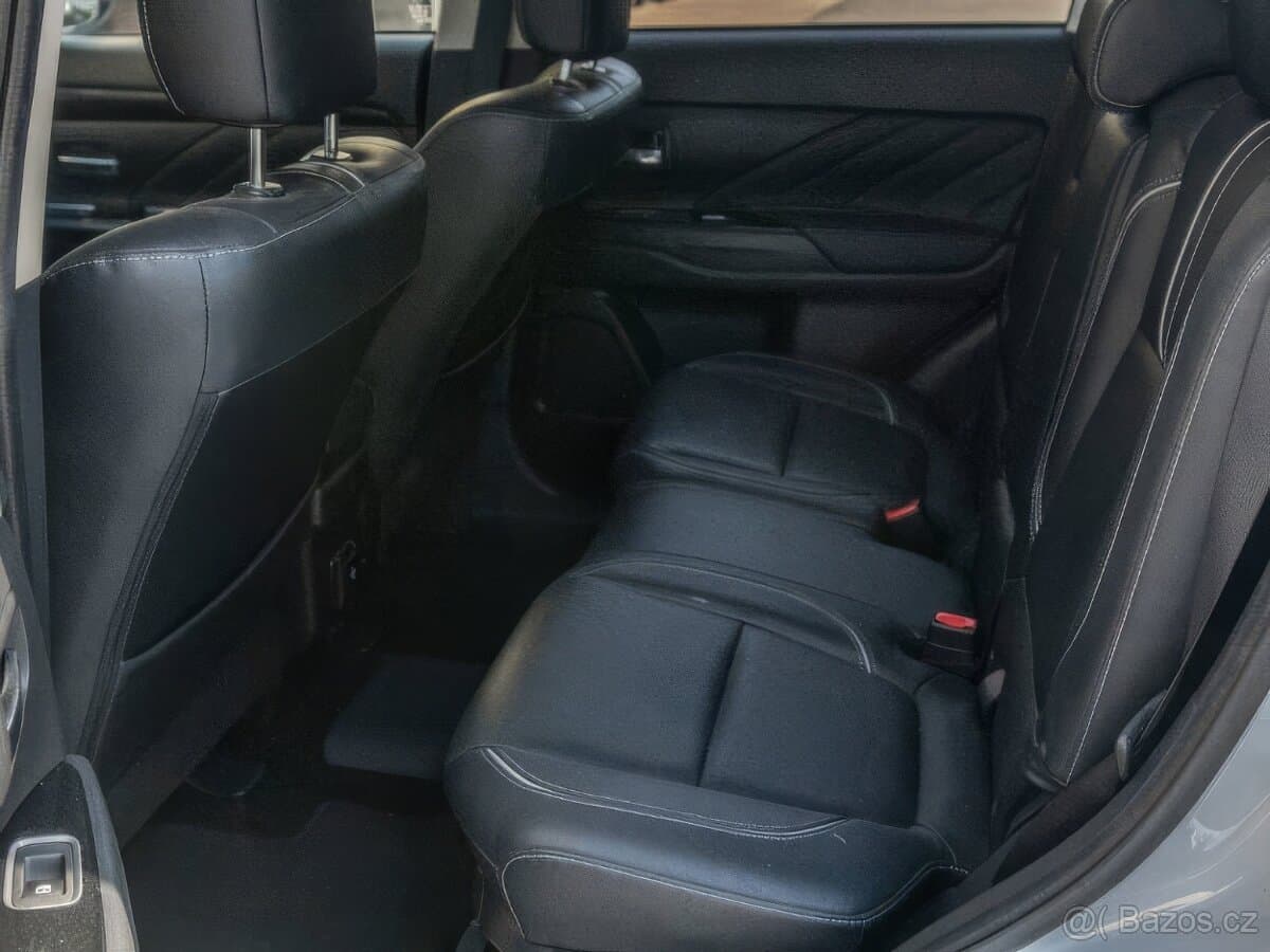 2018 Mitsubishi OUTLANDER - 18