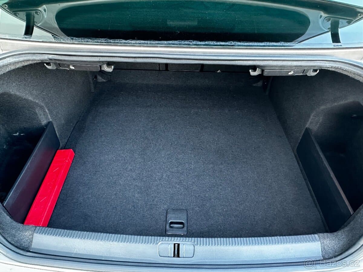 2011 Volkswagen PASSAT - 18
