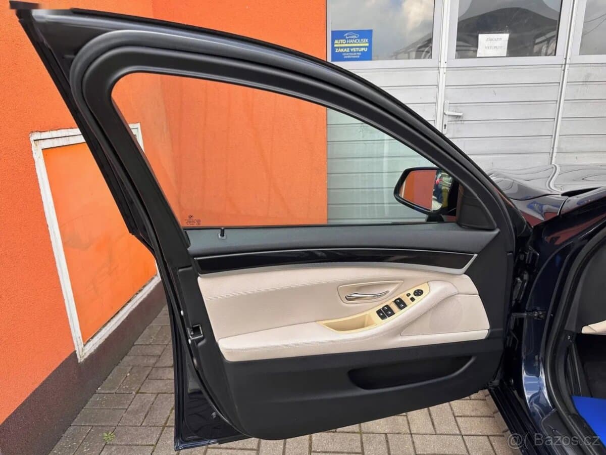 2011 BMW 5-SERIES - 18