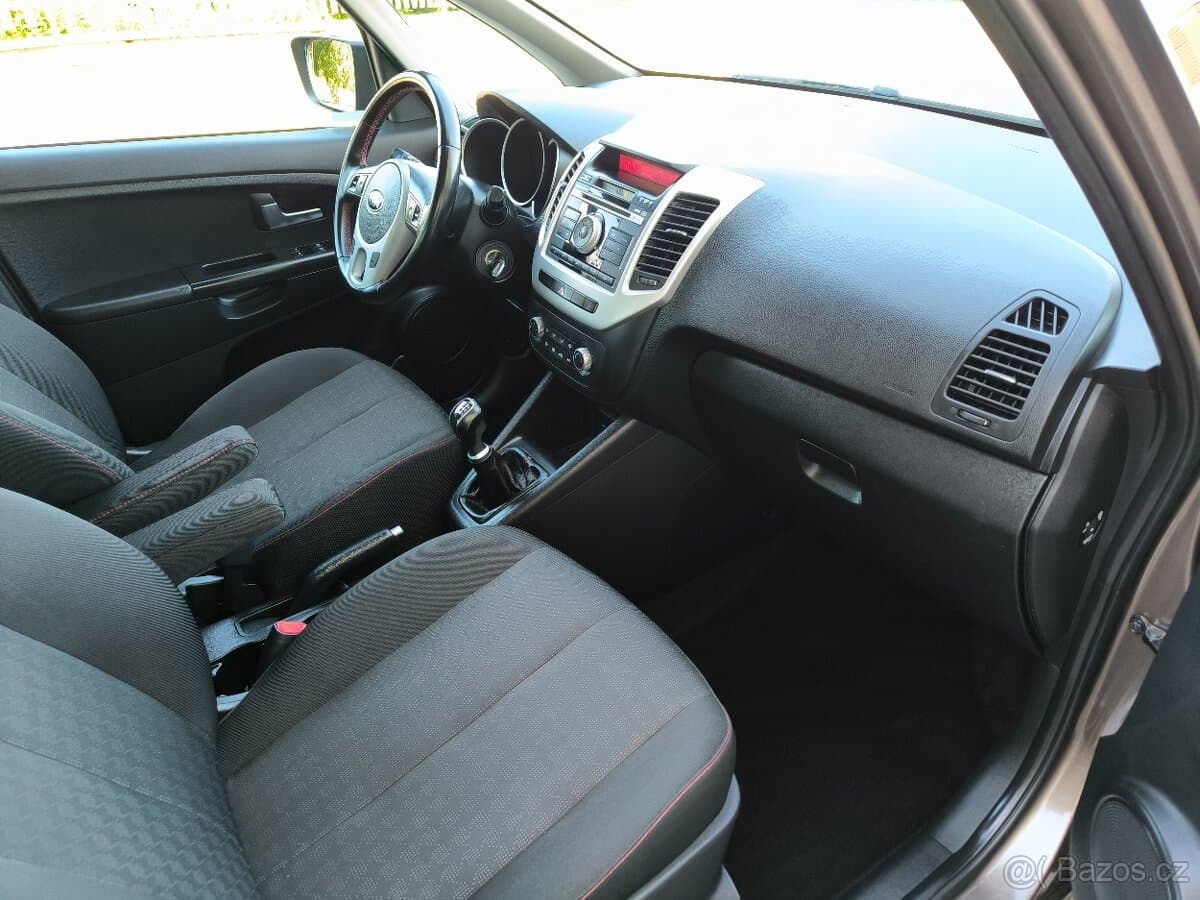 2017 Kia VENGA - 18