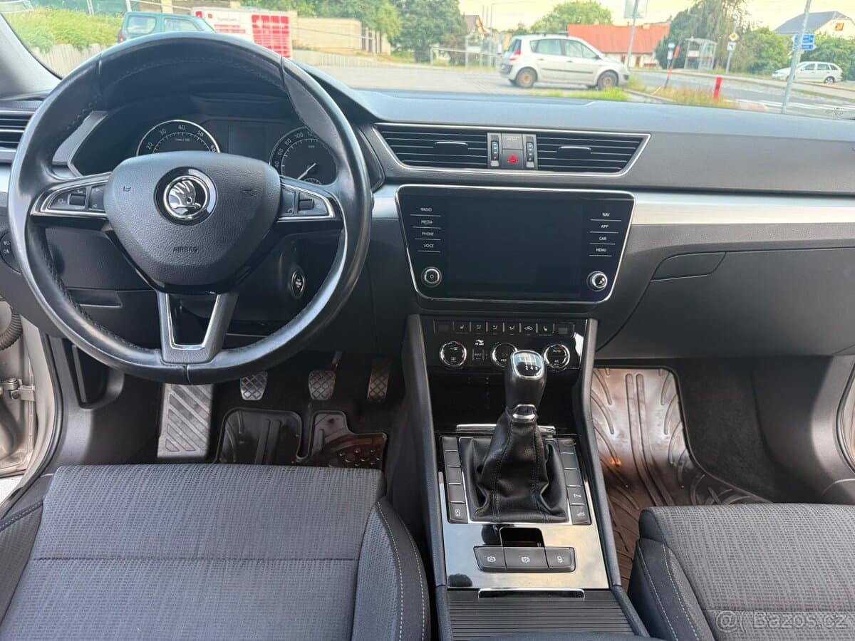 2018 Škoda SUPERB - 18