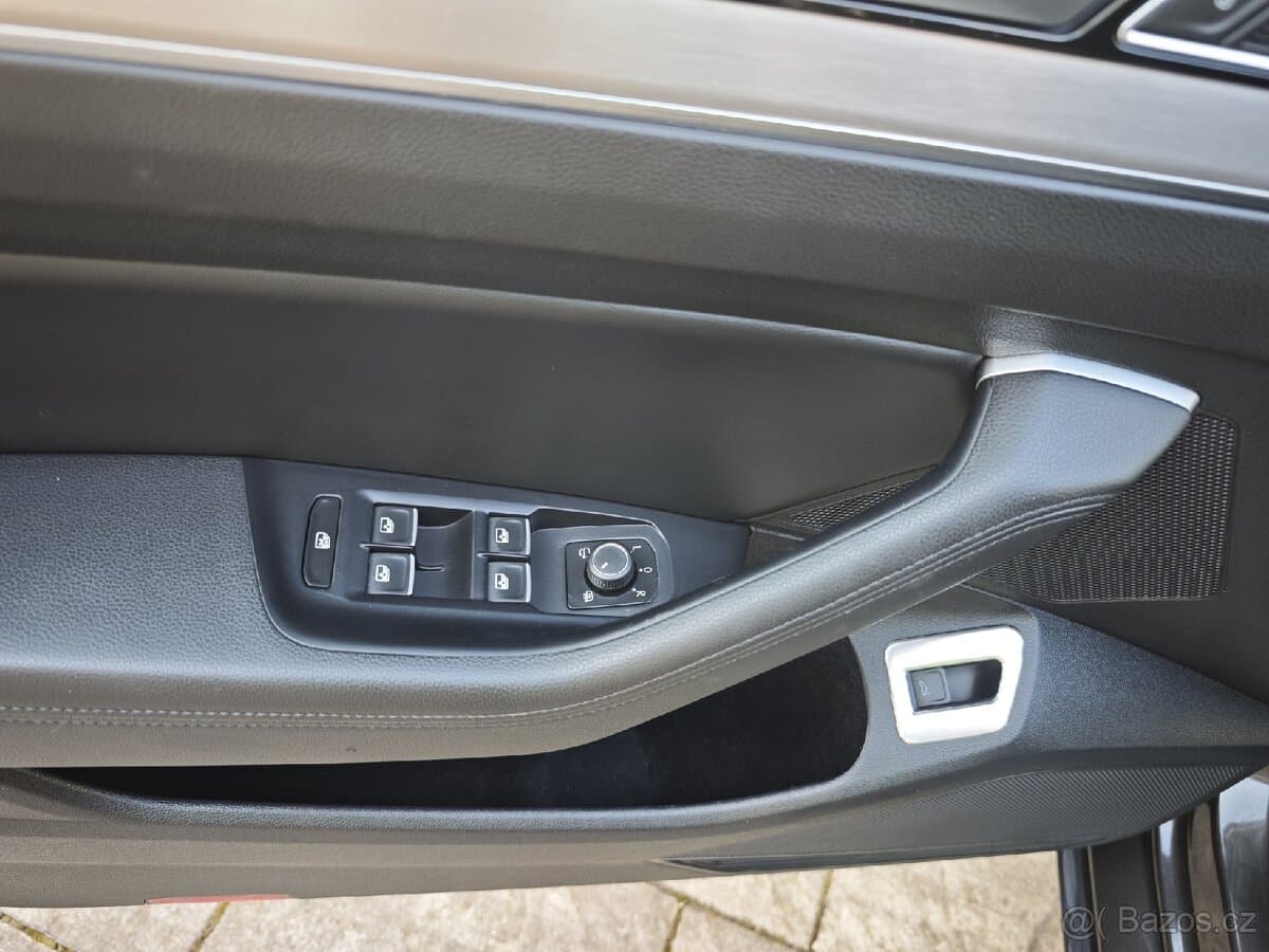 2015 Volkswagen PASSAT - 18
