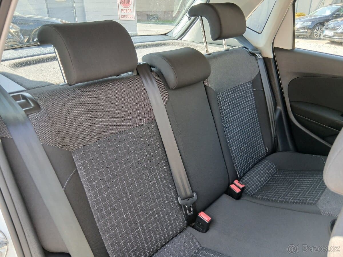 2015 Volkswagen POLO - 18