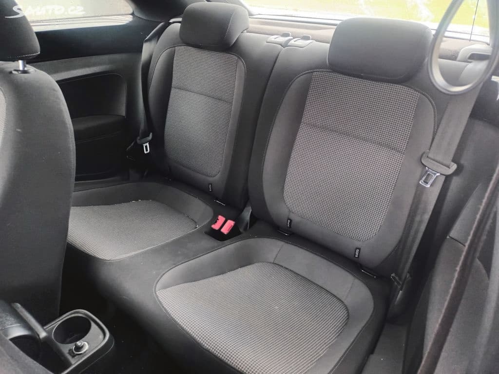 2013 Volkswagen BEETLE - 18