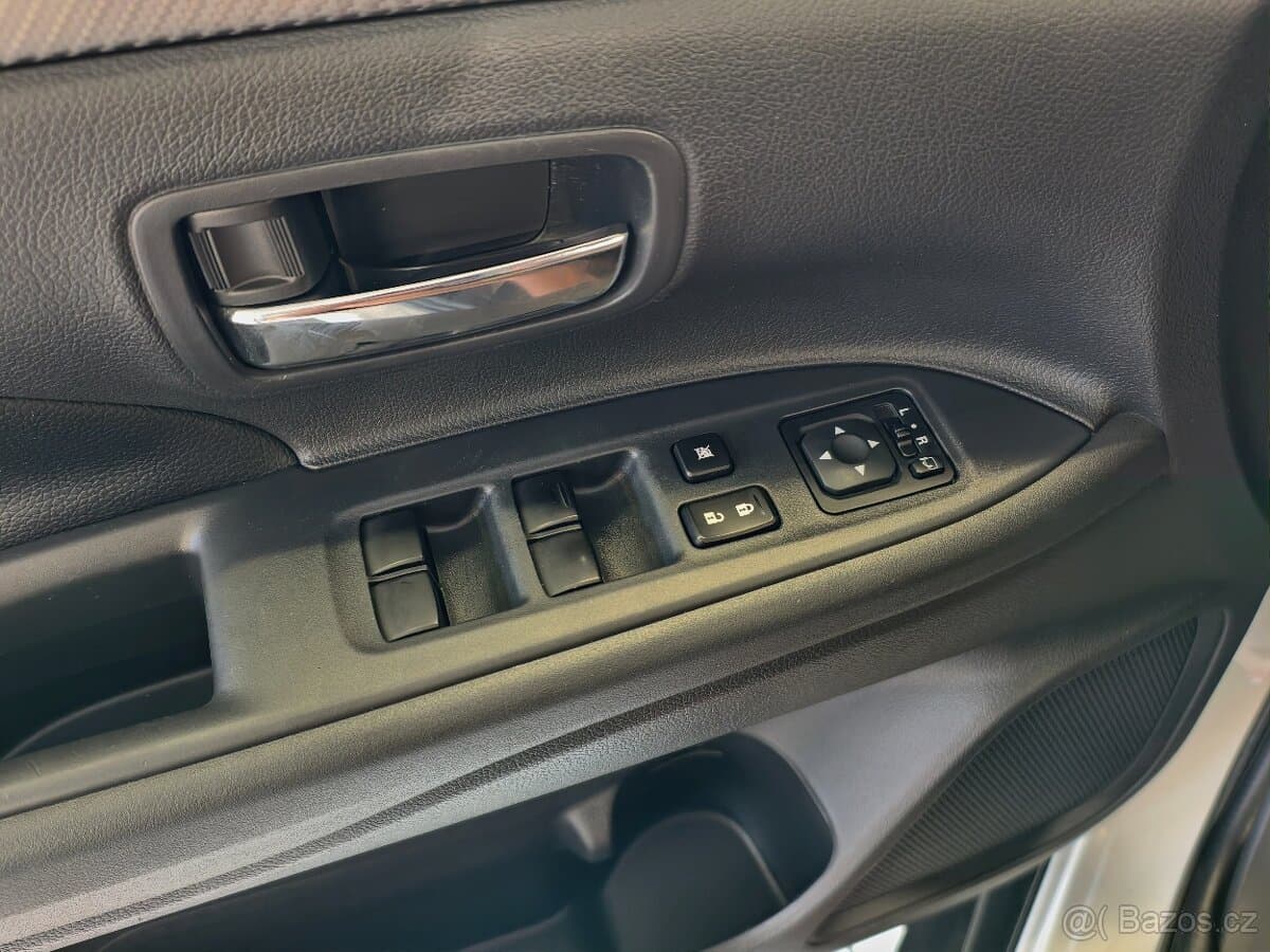 2012 Mitsubishi OUTLANDER - 18