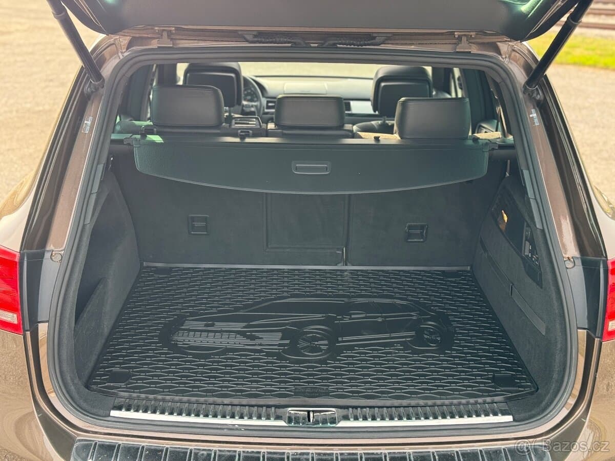 2011 Volkswagen TOUAREG - 18