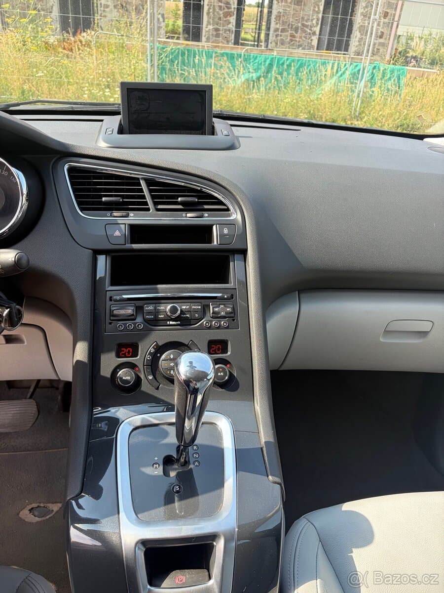 2012 Peugeot 5008 - 18