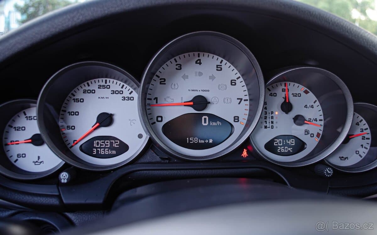 2005 Porsche 911 - 18