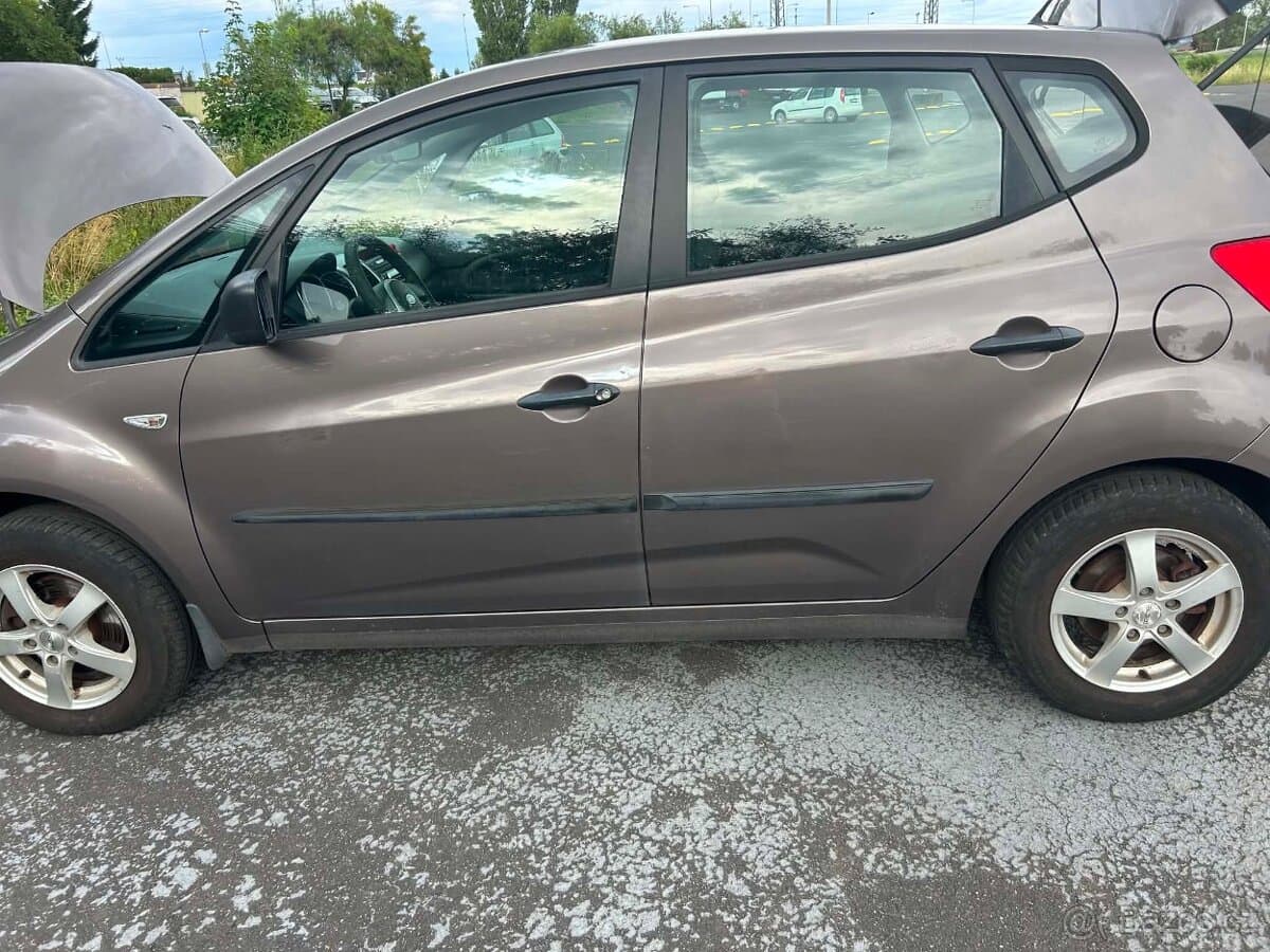 2011 Kia VENGA - 18