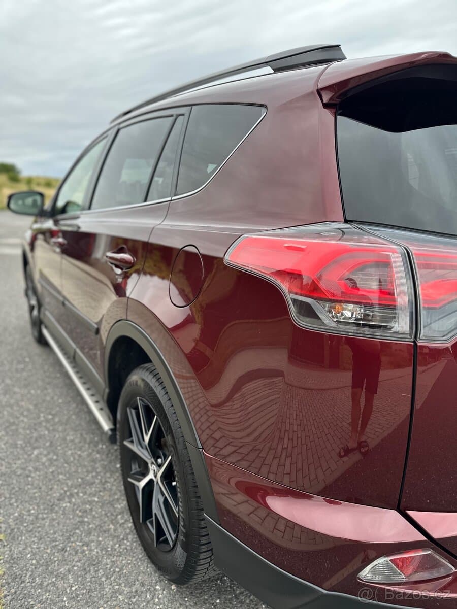2017 Toyota RAV4 - 18