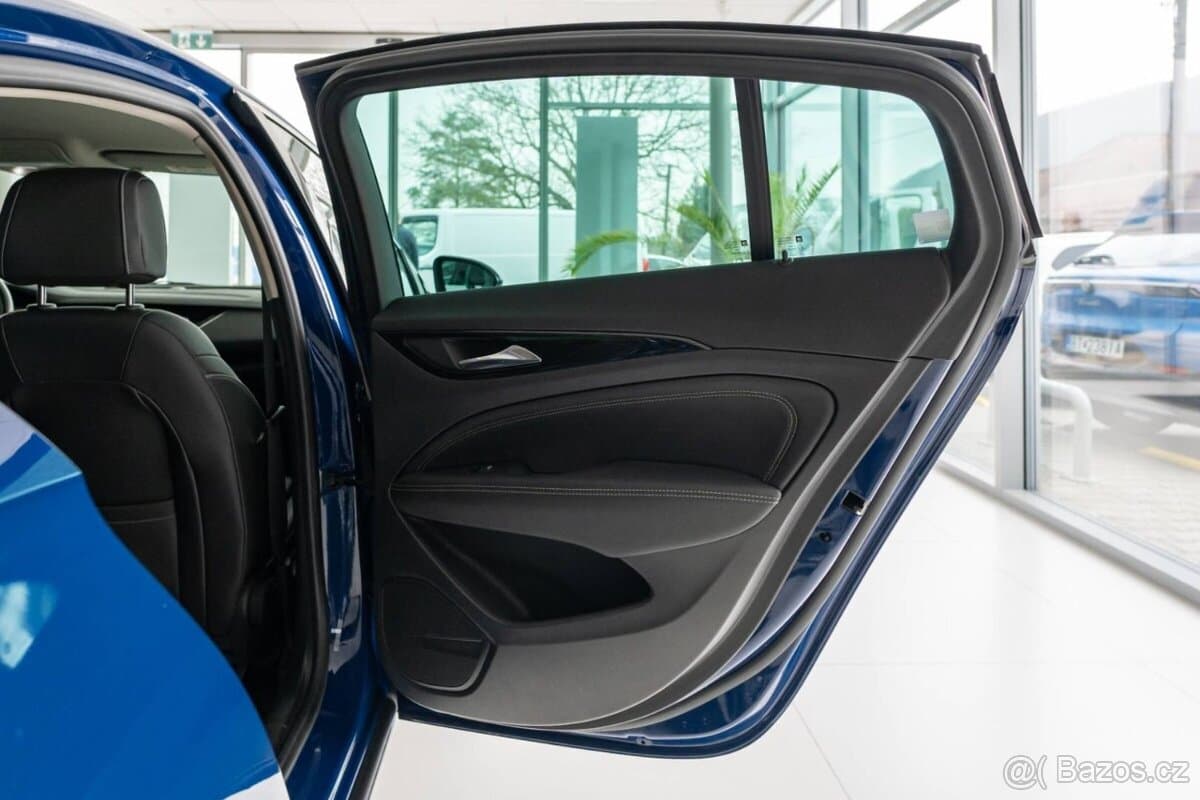 2018 Opel INSIGNIA - 18
