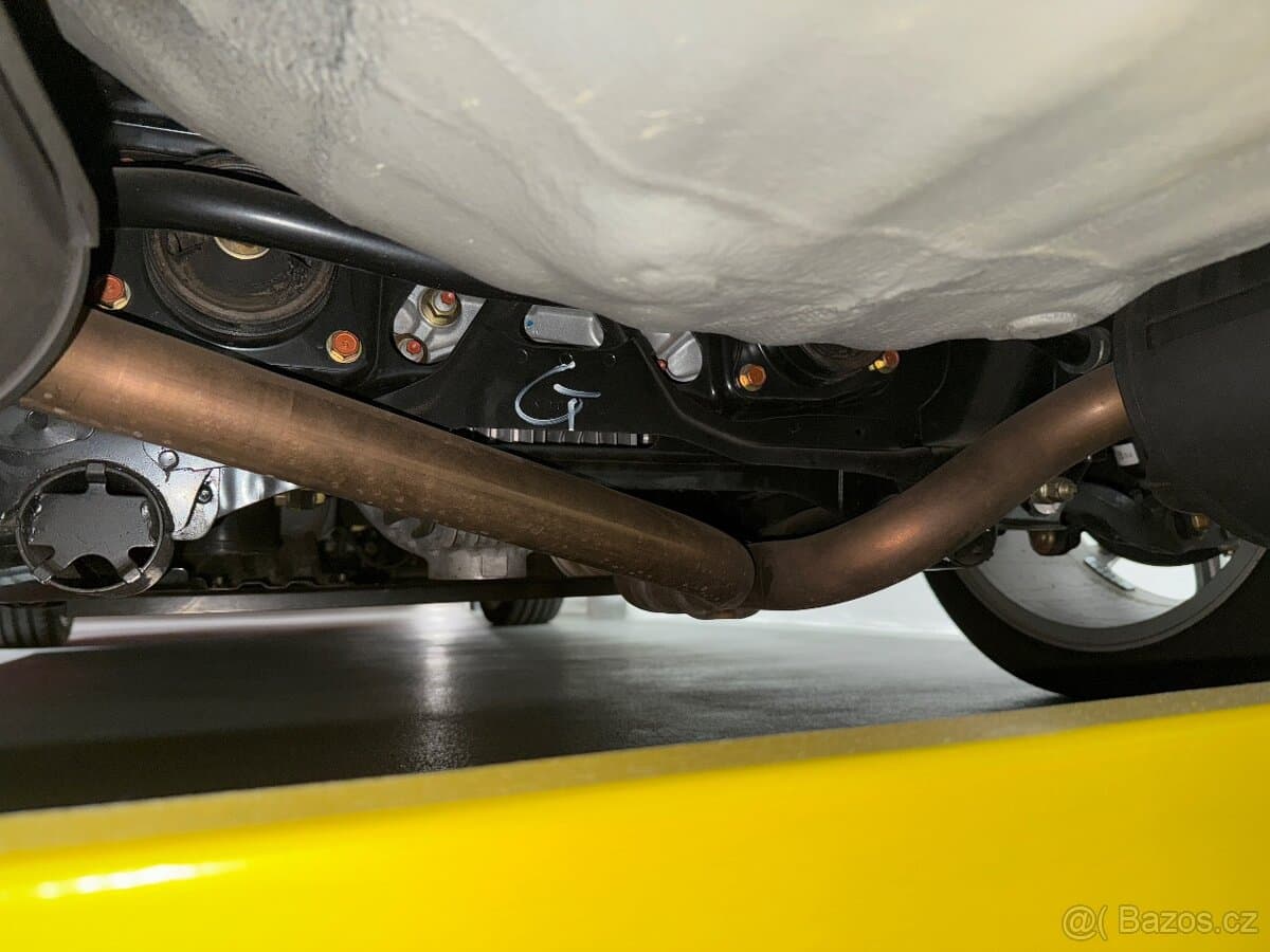 2004 Honda S2000 - 18