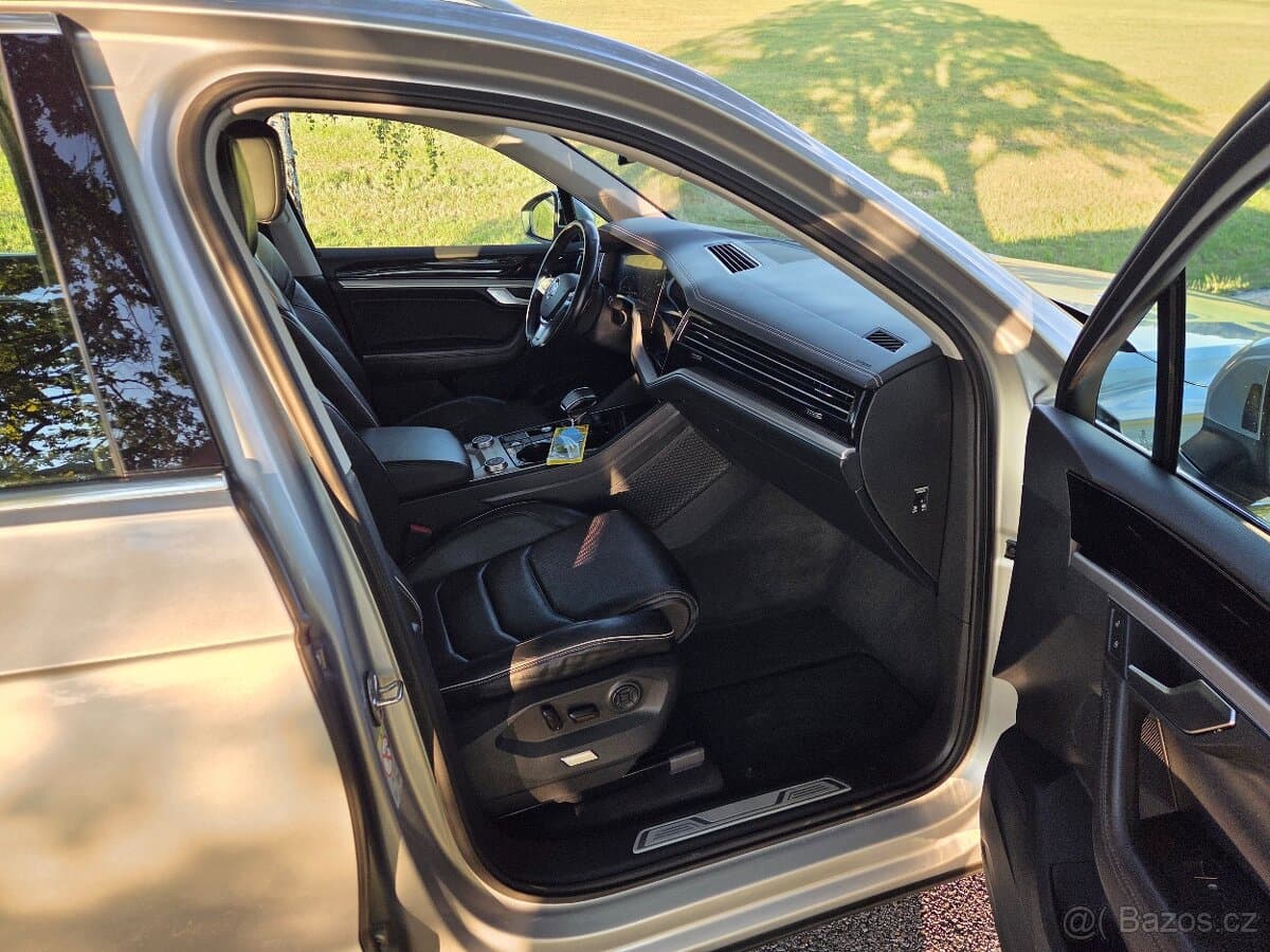 2018 Volkswagen TOUAREG - 18