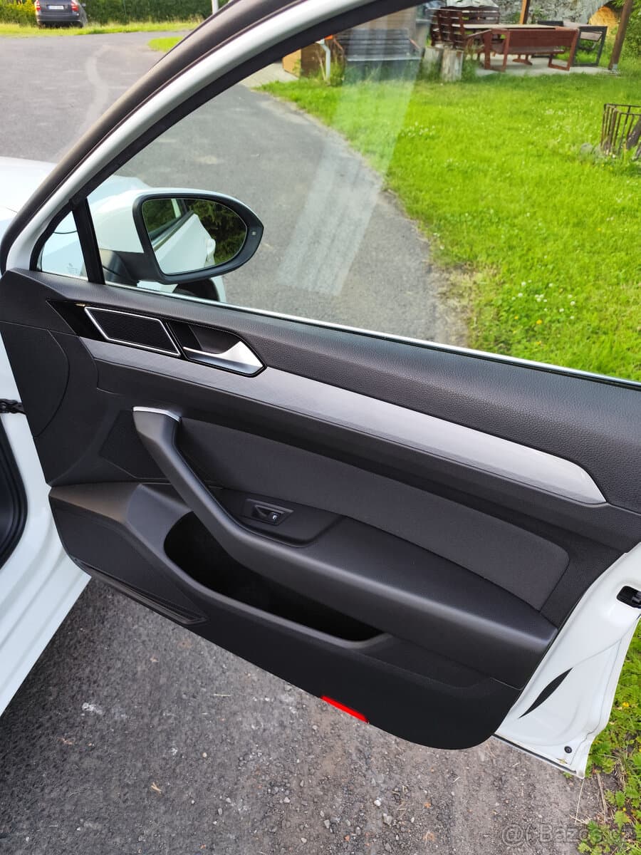 2019 Volkswagen PASSAT - 18