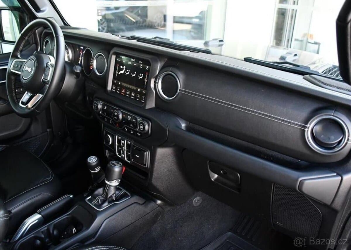 2019 Jeep WRANGLER - 18