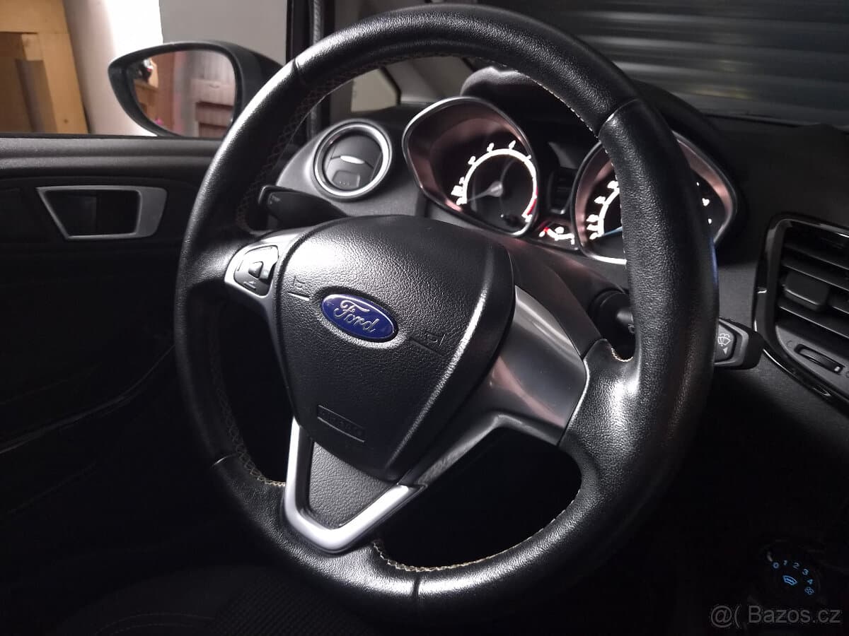 2017 Ford FIESTA - 18
