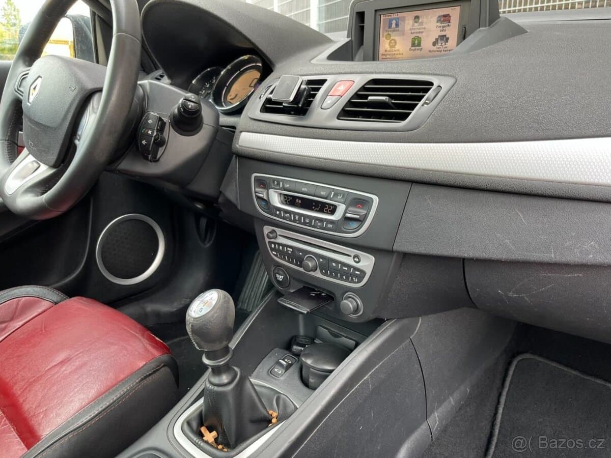 2010 Renault MEGANE - 18