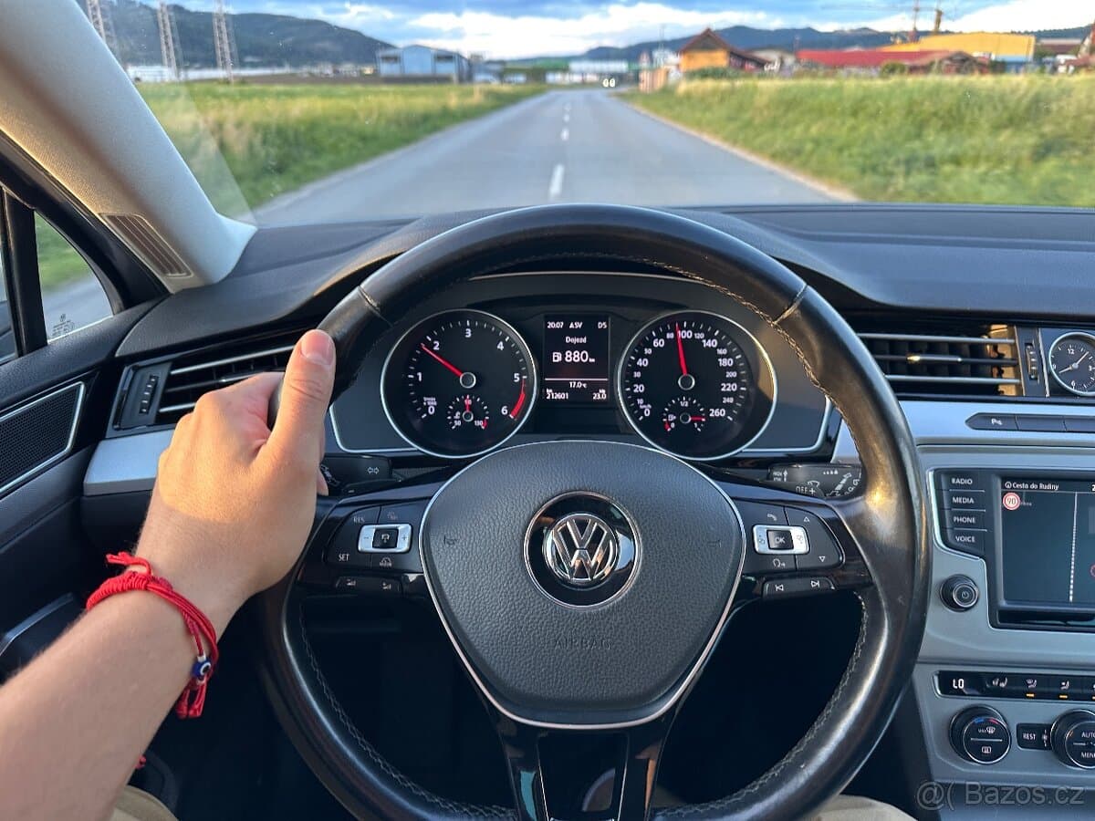 2017 Volkswagen PASSAT - 18
