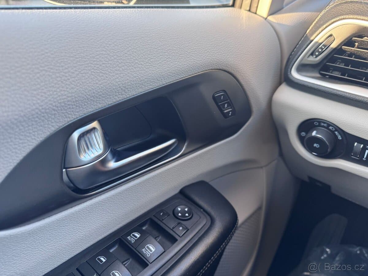 2023 Chrysler PACIFICA - 18