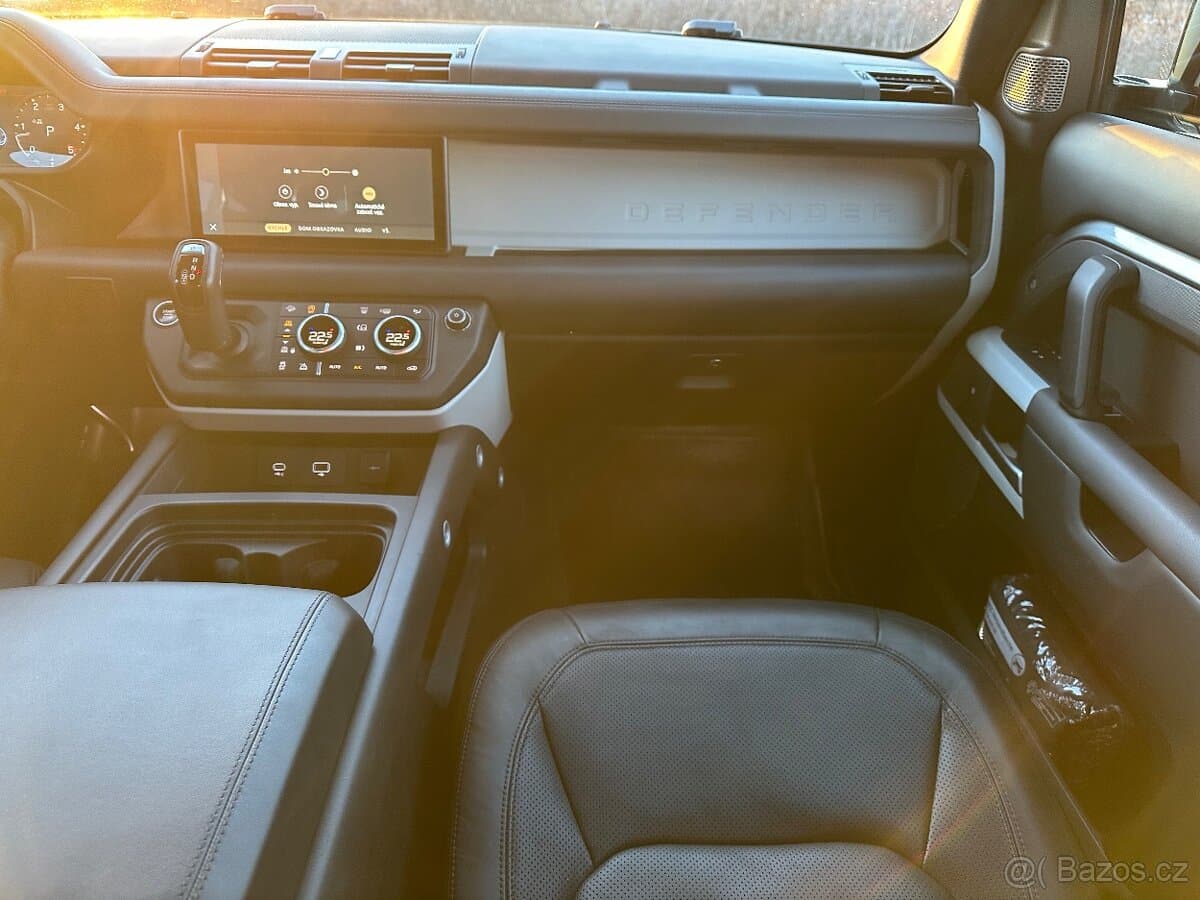 2021 Land Rover DEFENDER - 18