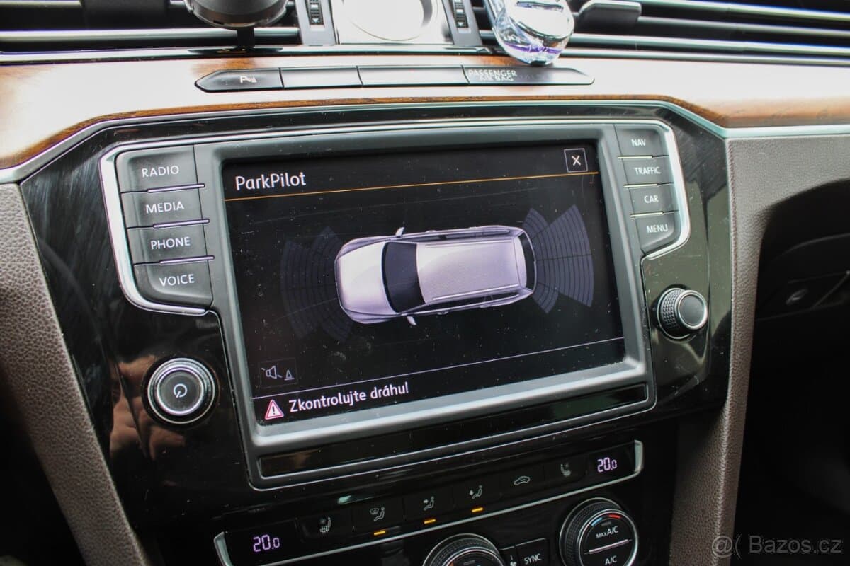 2016 Volkswagen PASSAT - 18