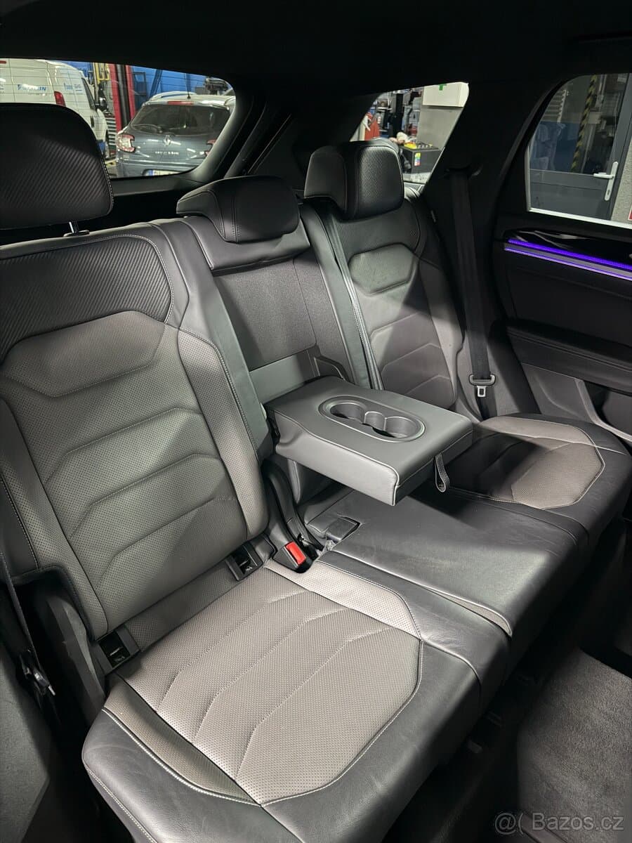 2019 Volkswagen TOUAREG - 18