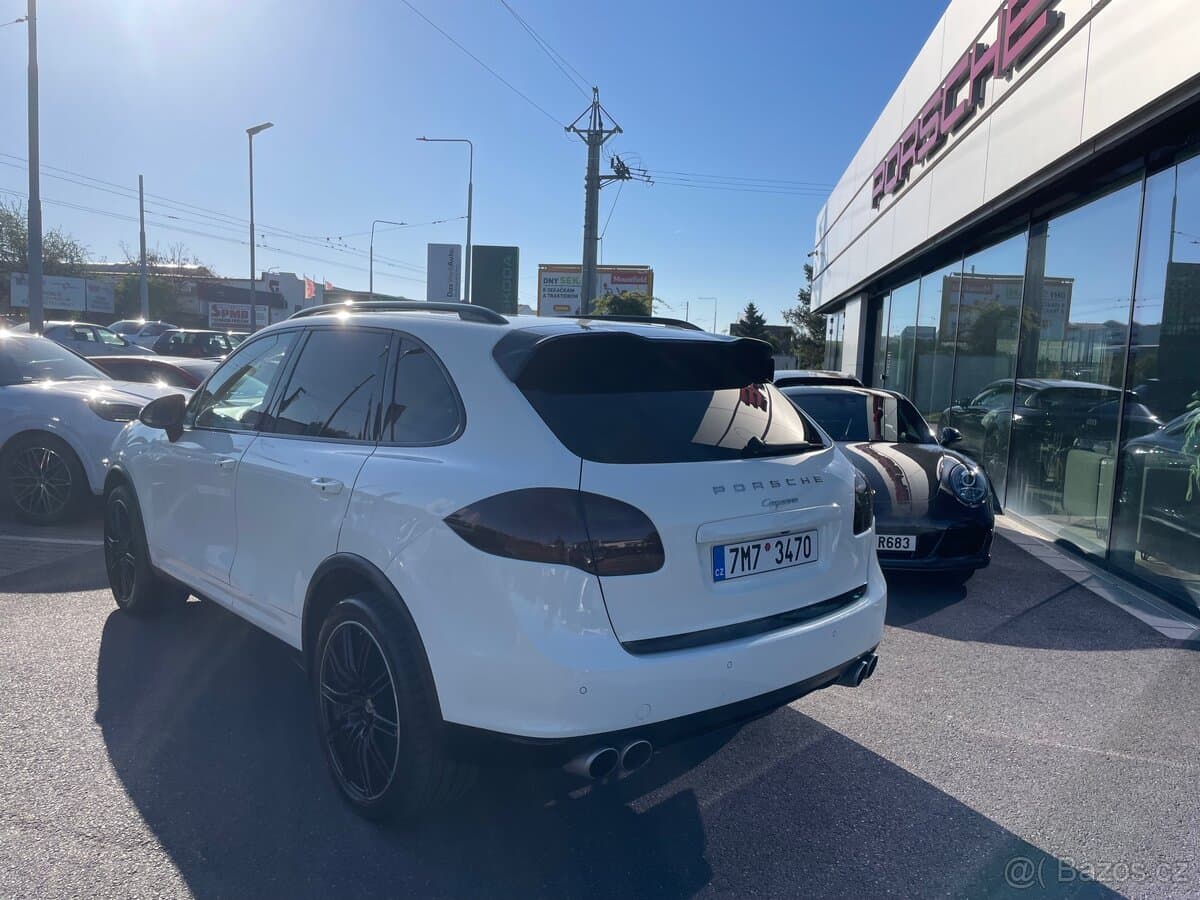 2012 Porsche CAYENNE - 18