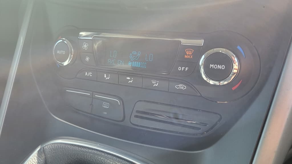 2011 Ford C-MAX - 18