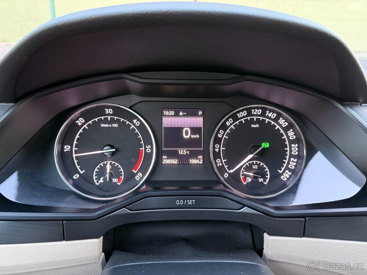 2016 Škoda SUPERB - 18