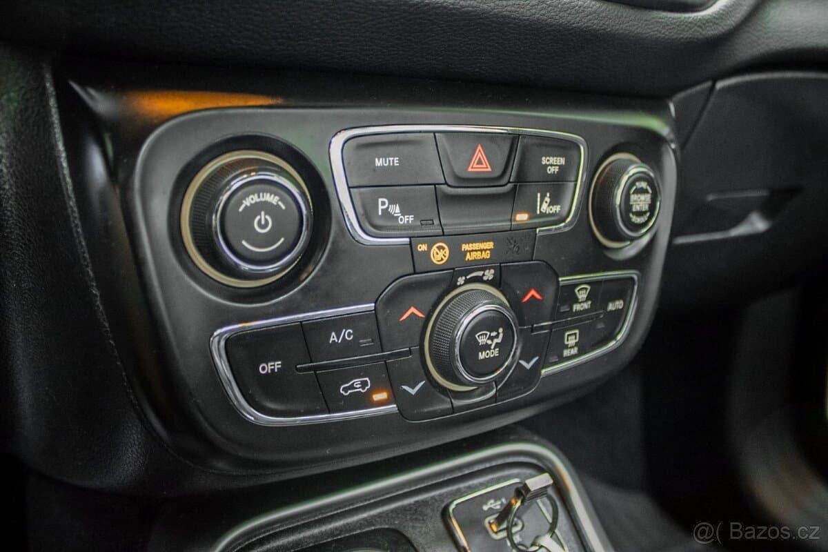 2020 Jeep COMPASS - 18