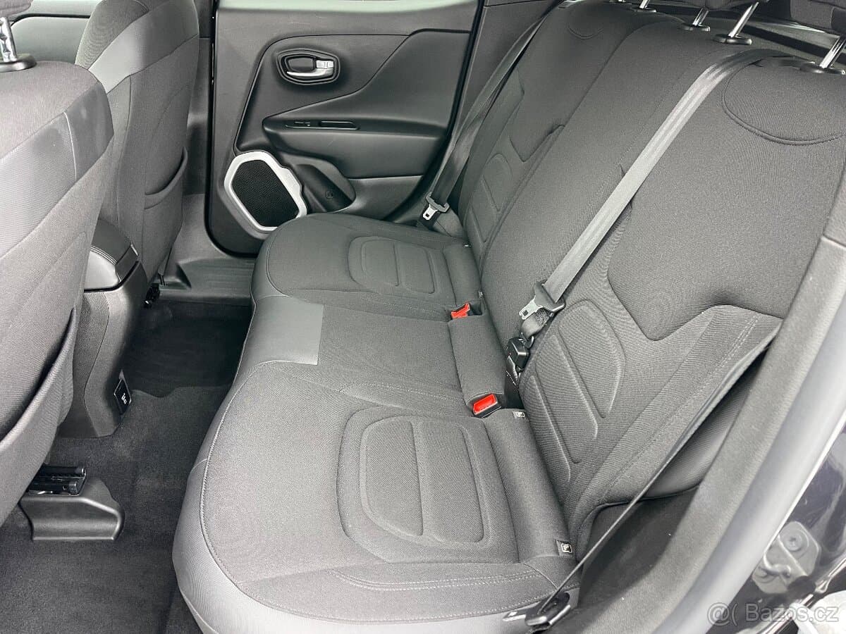 2015 Jeep RENEGADE - 18