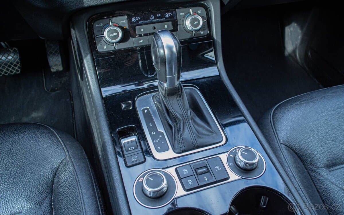 2016 Volkswagen TOUAREG - 18