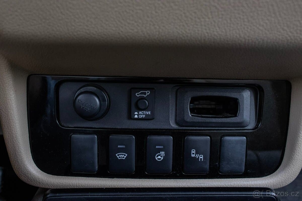 2018 Mitsubishi OUTLANDER - 18