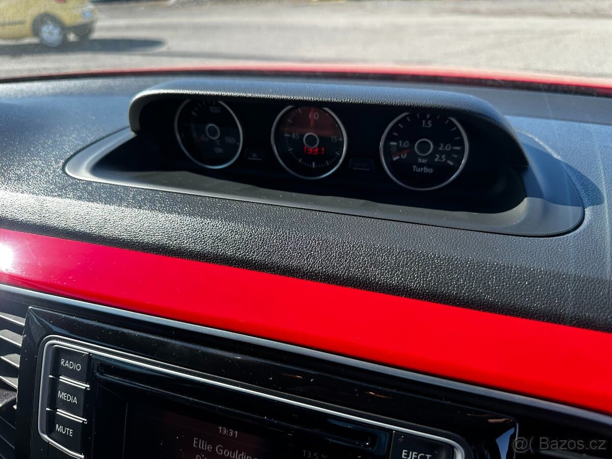 2015 Volkswagen BEETLE - 19