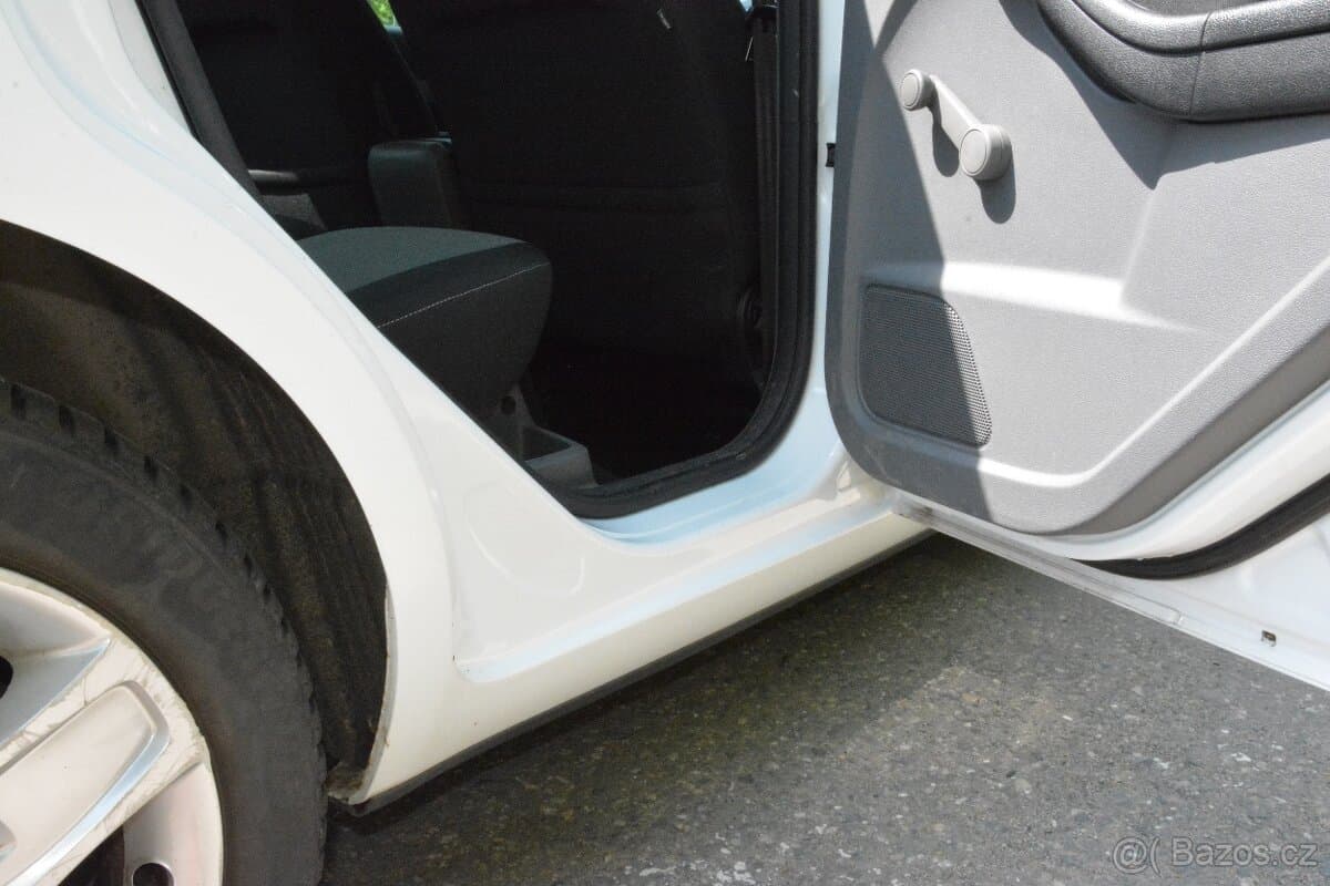 2010 Ford FOCUS - 19