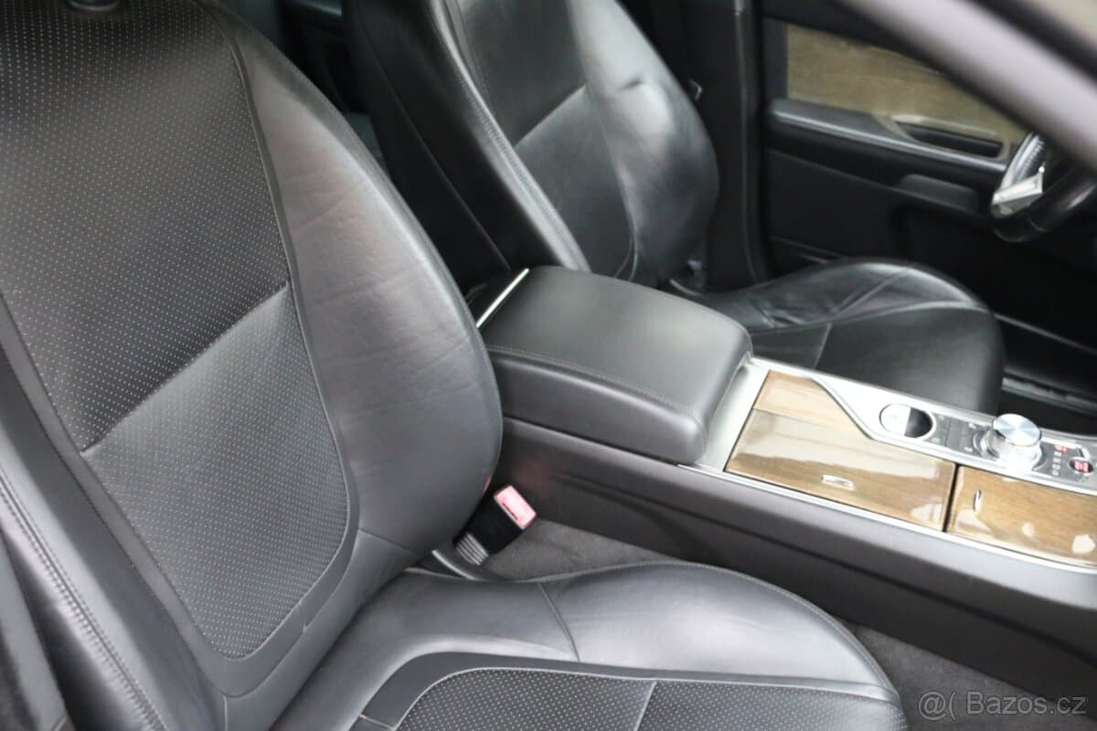 2012 Jaguar XF - 19