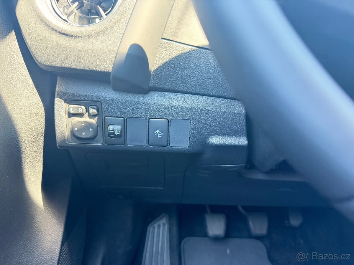 2016 Toyota AURIS - 19