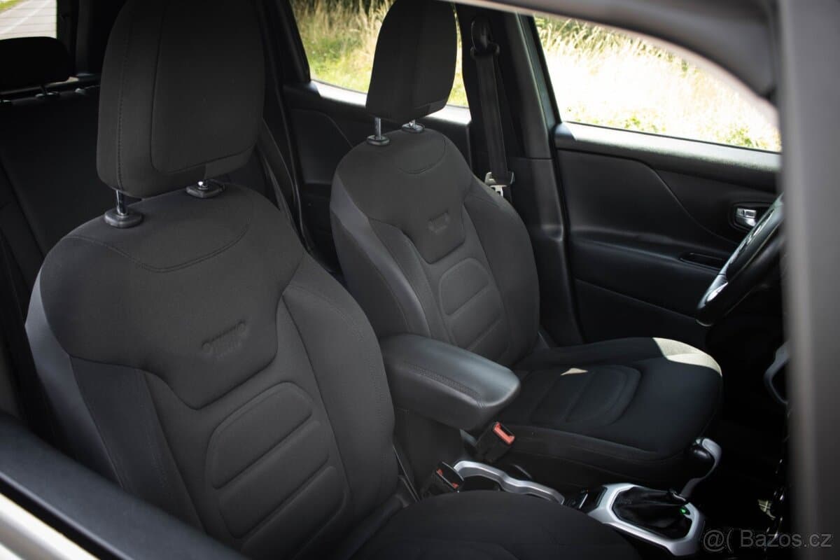 2016 Jeep RENEGADE - 19