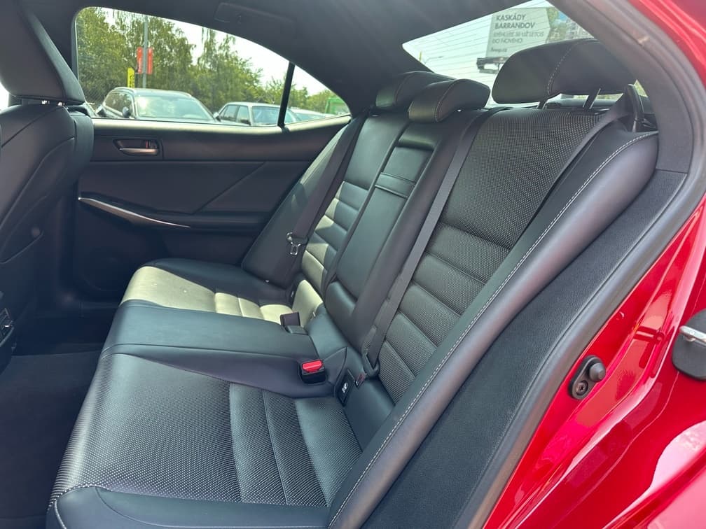 2020 Lexus IS - 19