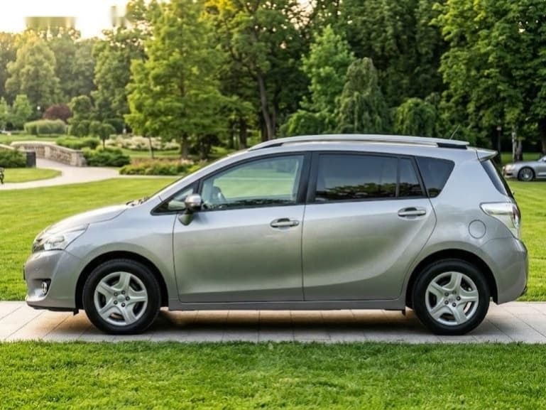 2013 Toyota VERSO - 19