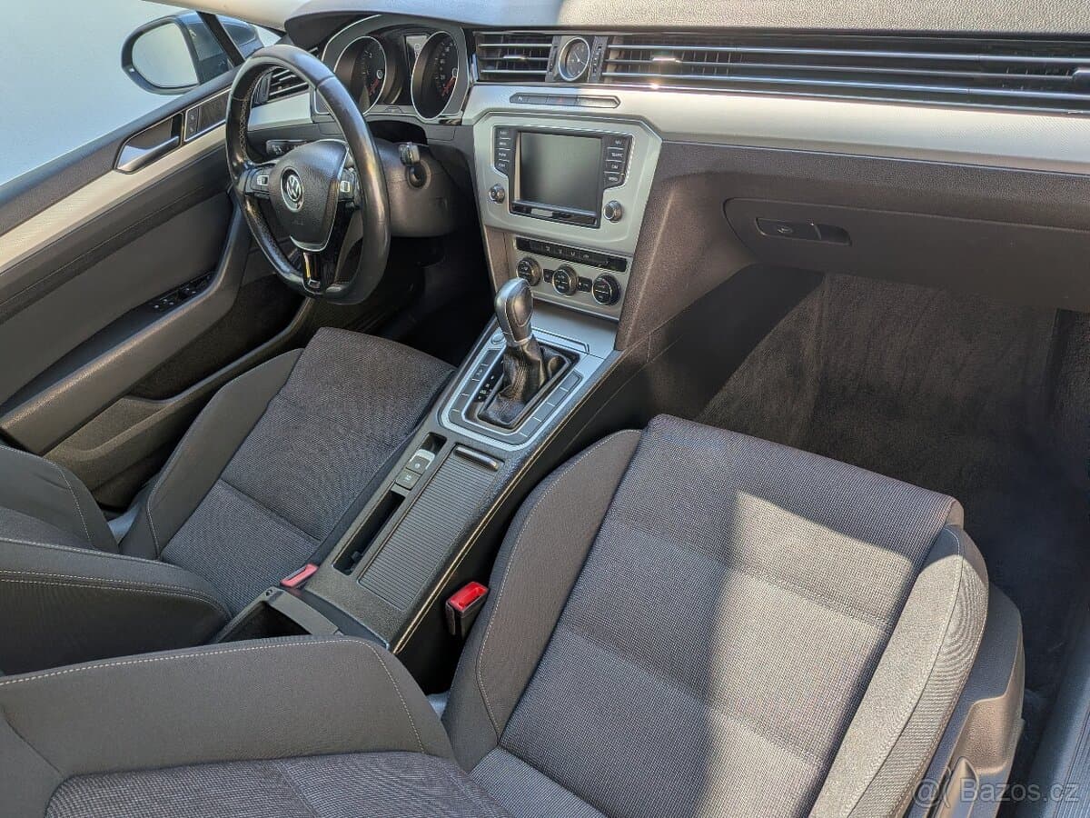 2017 Volkswagen PASSAT - 19