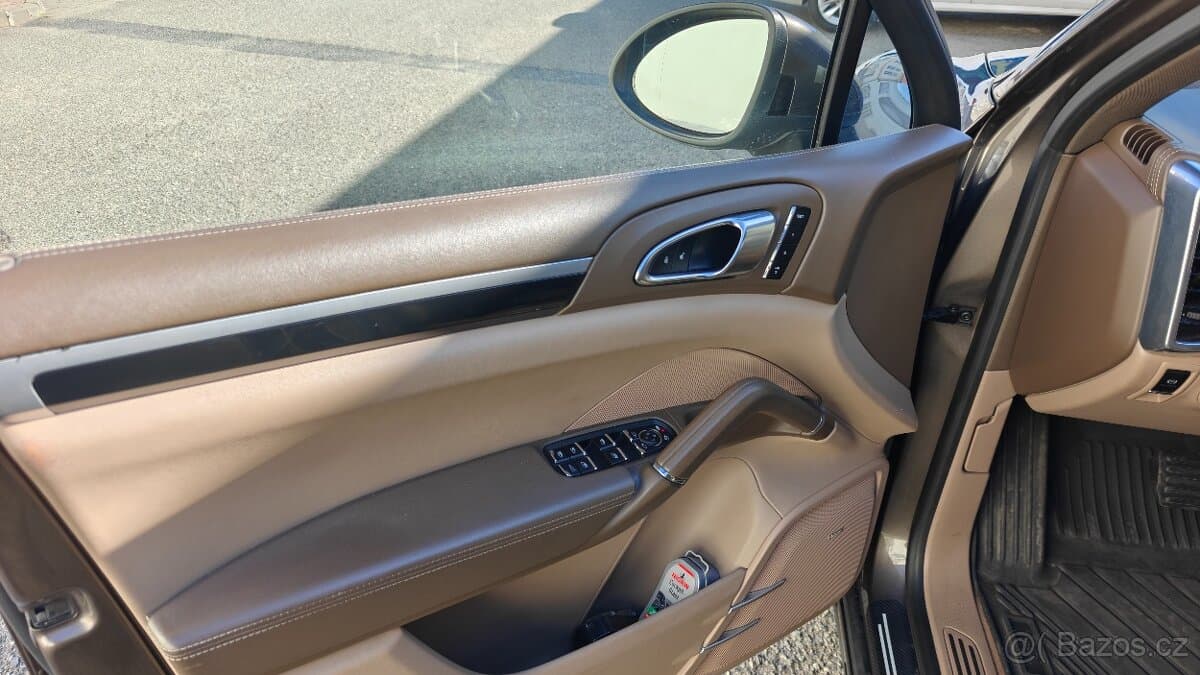 2013 Porsche CAYENNE - 19