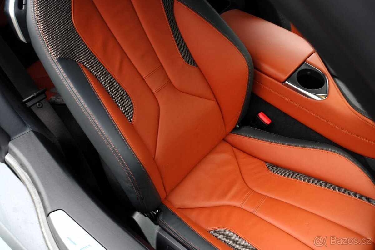 2020 BMW i8 - 19