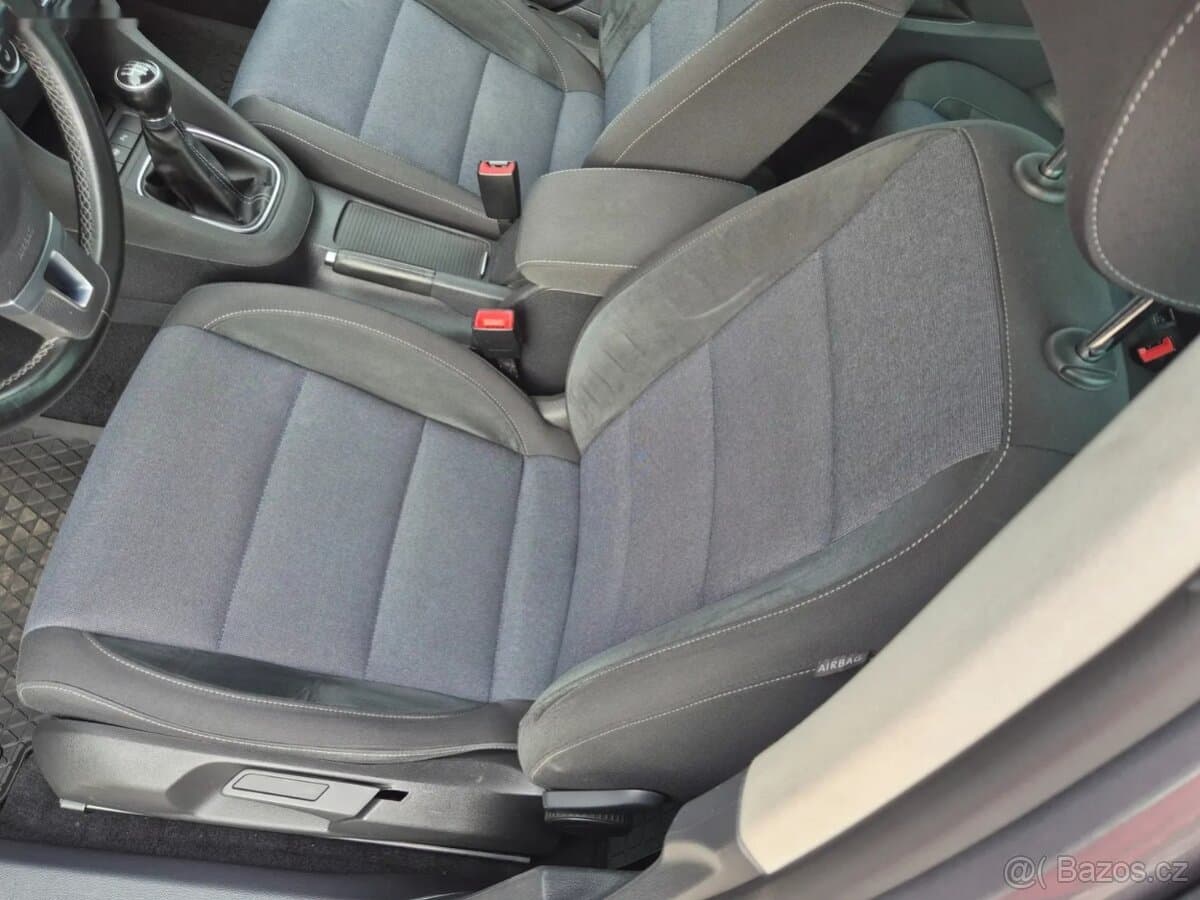 2011 Volkswagen GOLF - 19