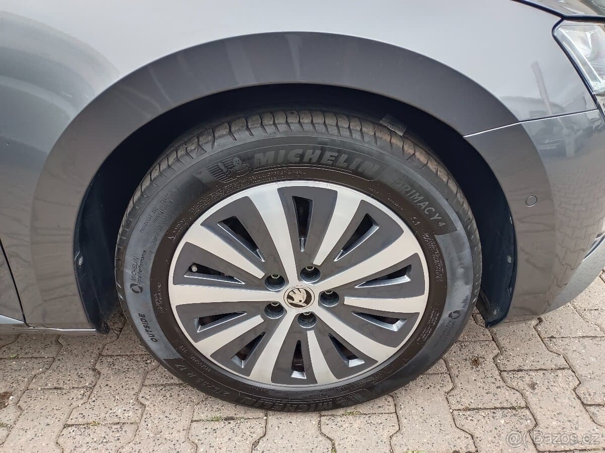 2023 Škoda SUPERB - 19