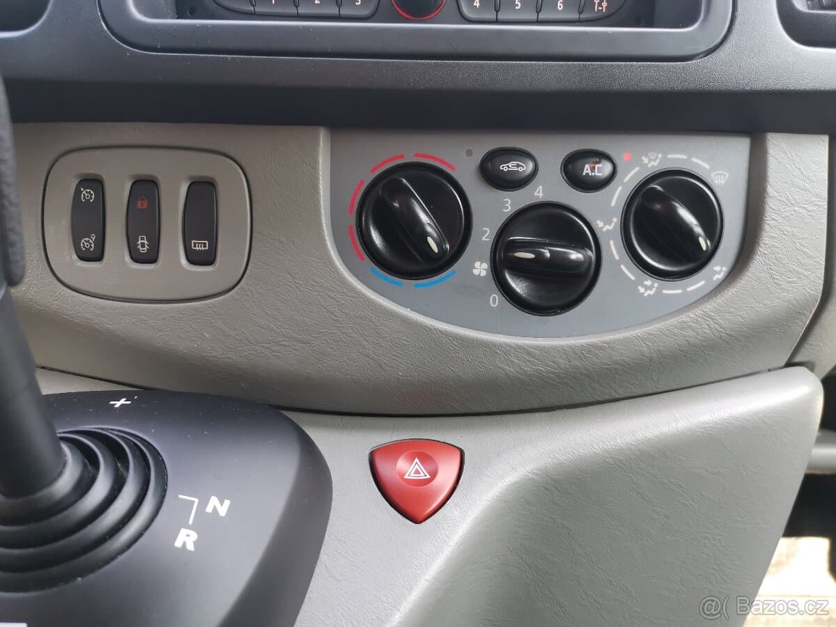 2015 Opel VIVARO - 19