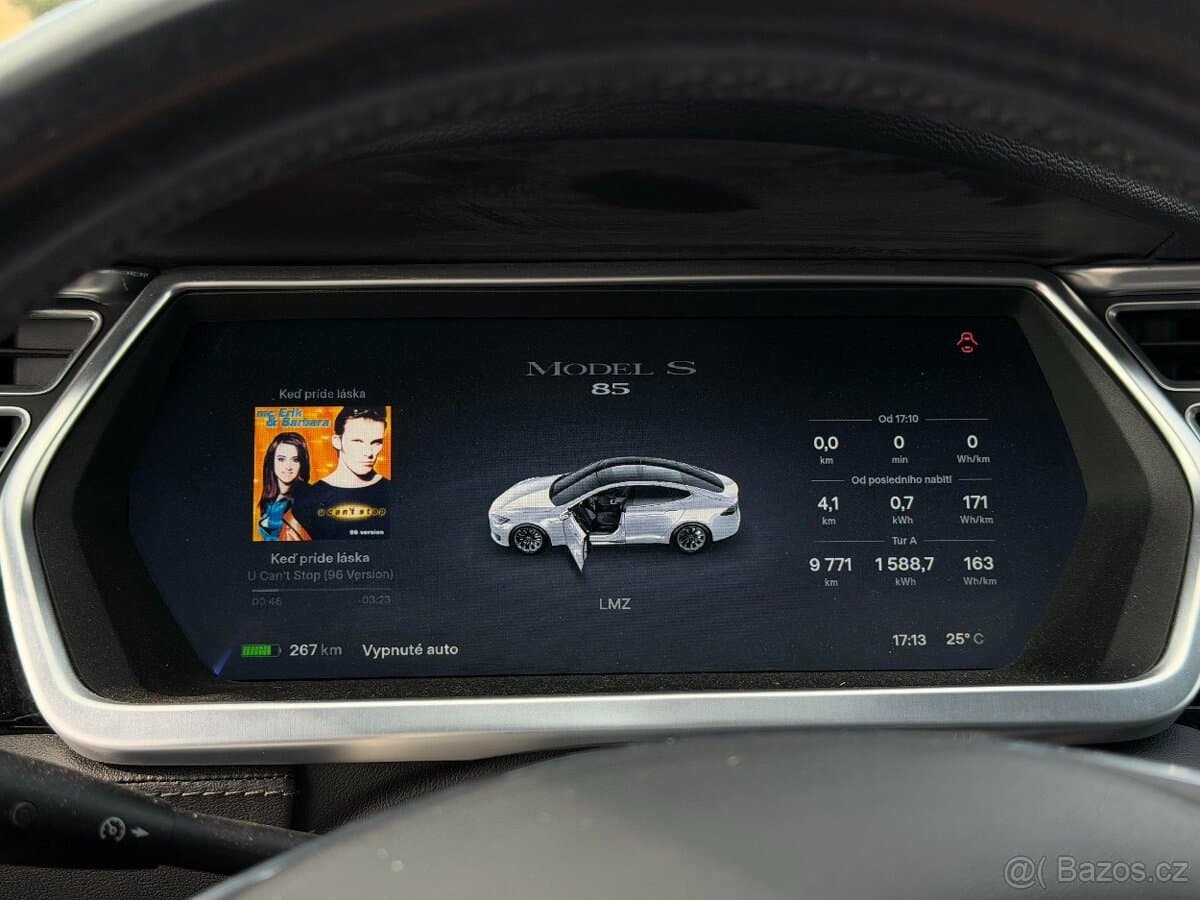 2013 Tesla MODEL S - 19