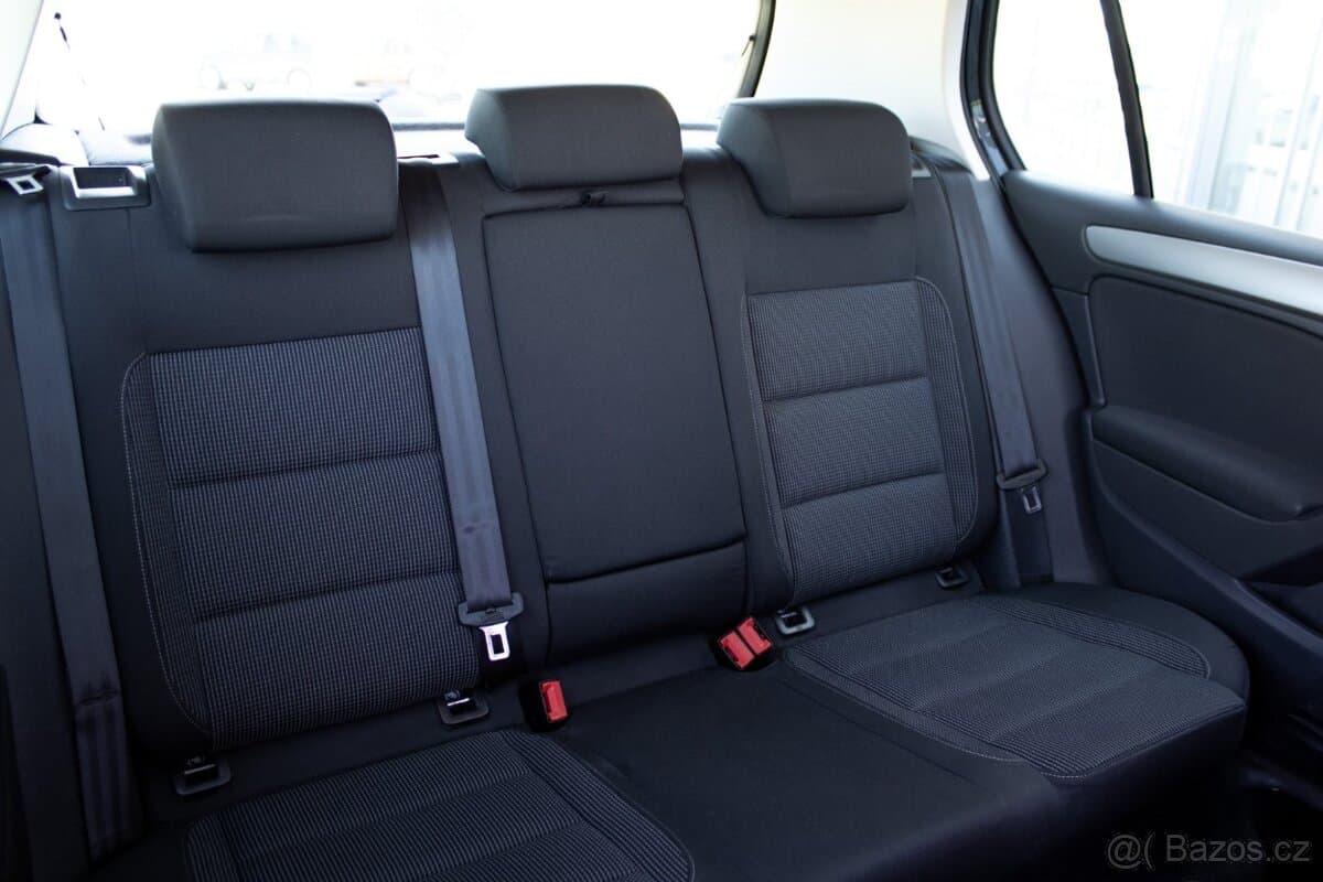 2011 Volkswagen GOLF - 19