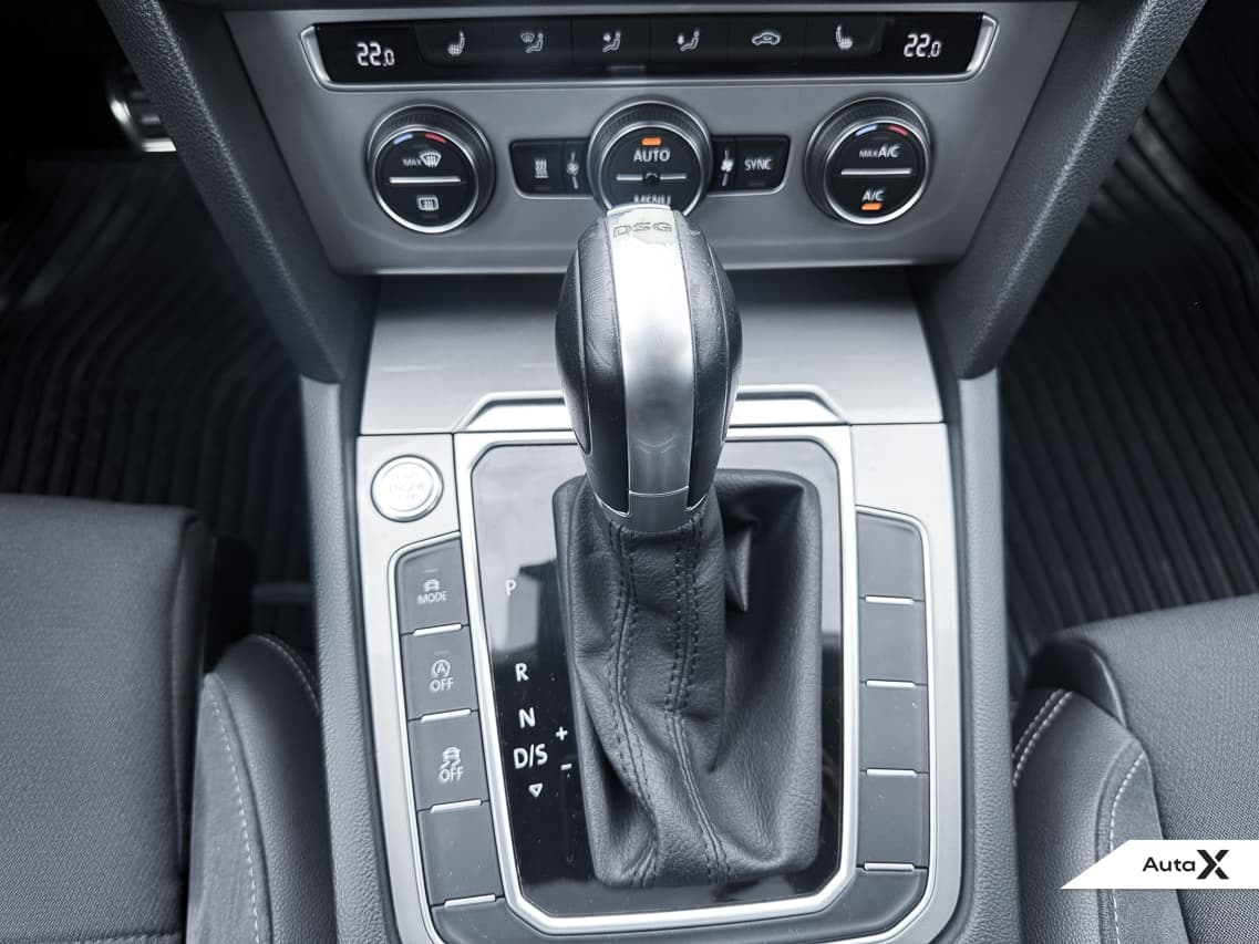 2017 Volkswagen PASSAT - 19